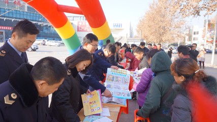 憲法宣傳走進商貿城 2017年城陽區“12.4”國家憲法日法治活動親民接地氣